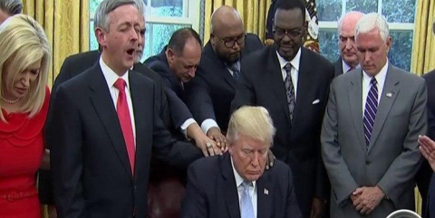 رهبر جنبش مسیحیان کاریزماتیک: ترامپ برگزیده خداست!